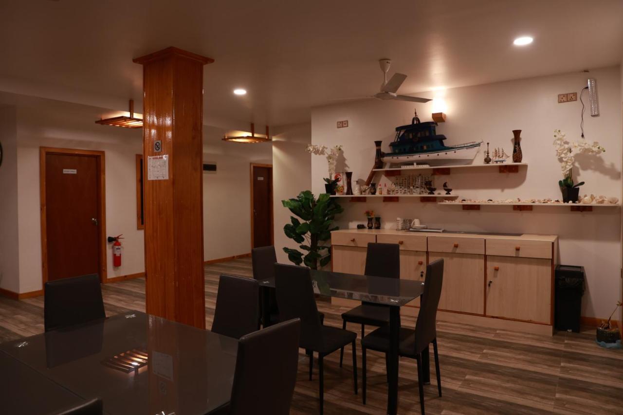 Cowry Inn Фулидхоо Экстерьер фото